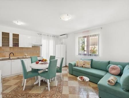 Apartmani Lorena Poreč Exterior foto
